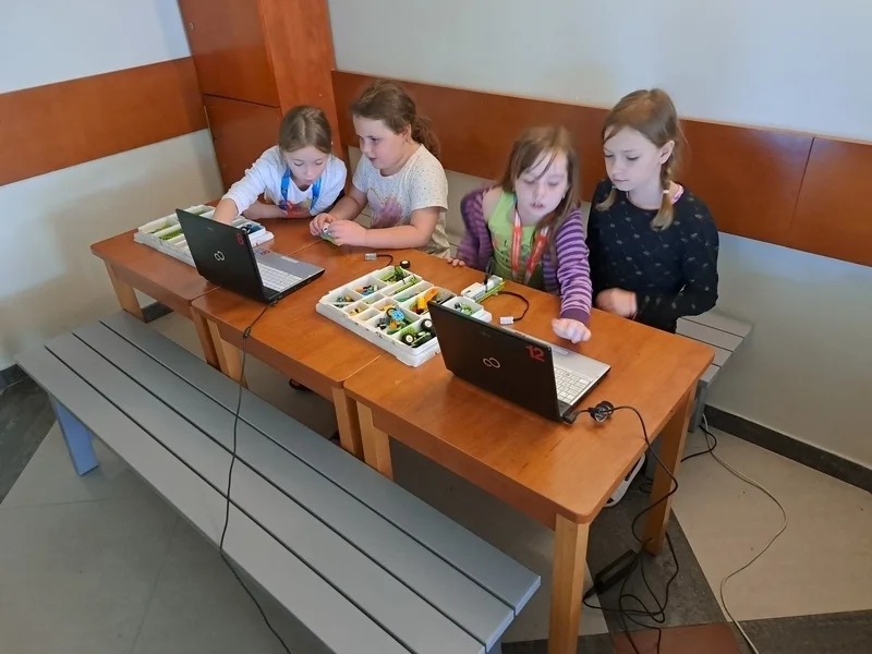 3 2zajecia z konstruowania i programowania robotow.