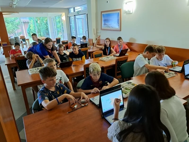 19 2zajecia z konstruowania i programowania robotow.